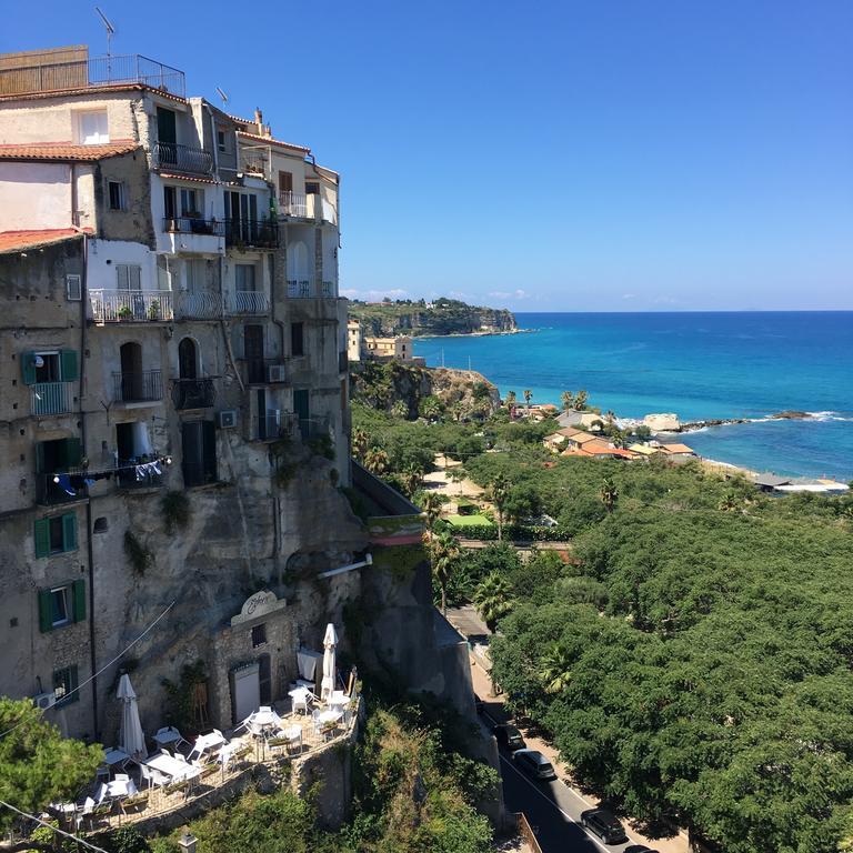 Apartment With Sea View Тропея Экстерьер фото