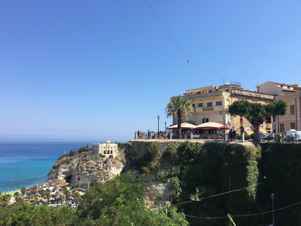 Apartment With Sea View Тропея Экстерьер фото