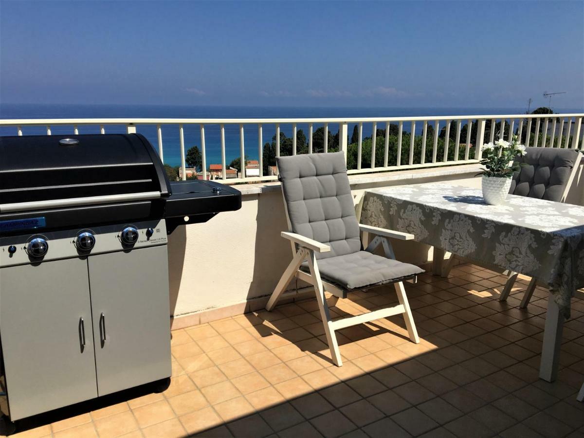 Apartment With Sea View Тропея Экстерьер фото